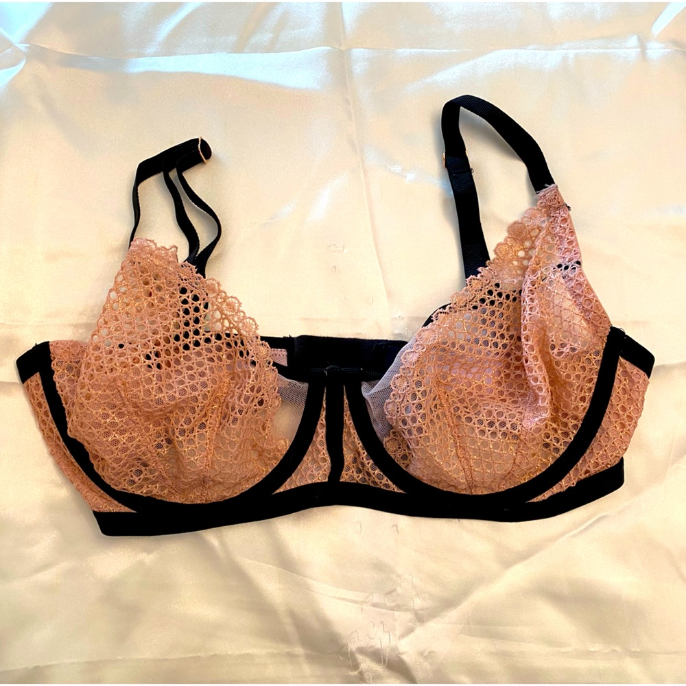 Gently Used Size 34D Victoria’s Secret Unlined Demi Bra